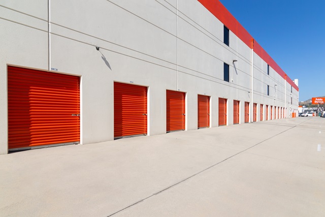 15×7 Parking Lot in Burbank, CA 7521 N San Fernando Rd Burbank, California 2