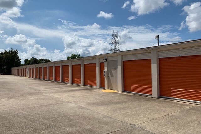 Gretna, LA, SelfStorage Near 3000 Belle Chasse Hwy 18447264531 I