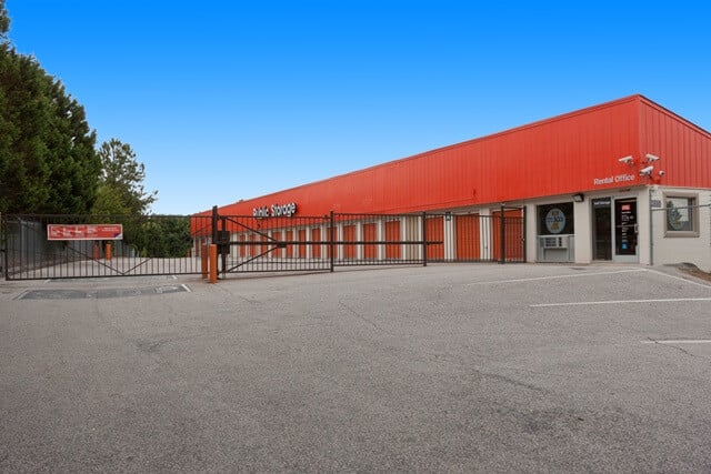 20×10 Public Storage: Self Storage Unit in Durham, NC 3600 Kangaroo Drive Durham, North Carolina