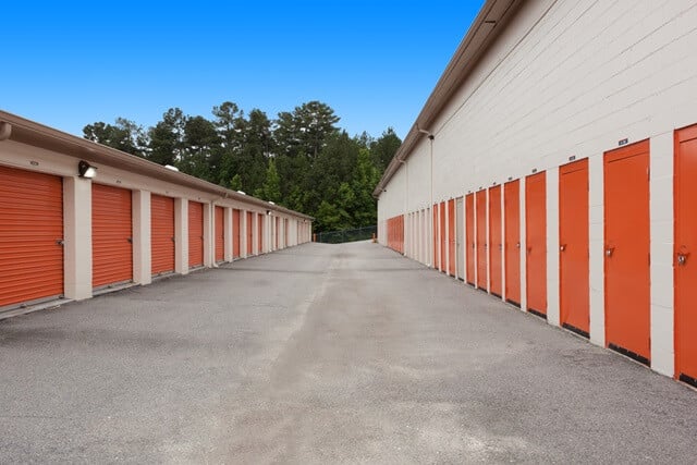 20×10 Public Storage: Self Storage Unit in Durham, NC 3600 Kangaroo Drive Durham, North Carolina 2