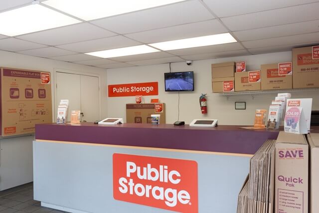 20×10 Public Storage: Self Storage Unit in Durham, NC 3600 Kangaroo Drive Durham, North Carolina 3