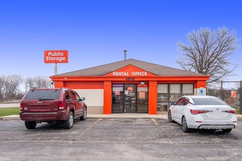 Public Storage at 4849 W 115th St, Alsip, IL