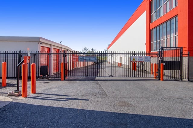 Rockville, MD, SelfStorage Near 455 E Gude Drive 18447264531 I