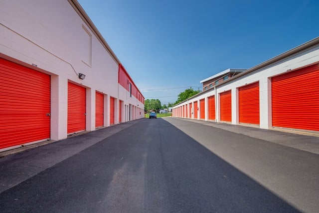 25×10 Public Storage: Garage in Fairfax, VA 8523 Lee Hwy Fairfax, Virginia 2