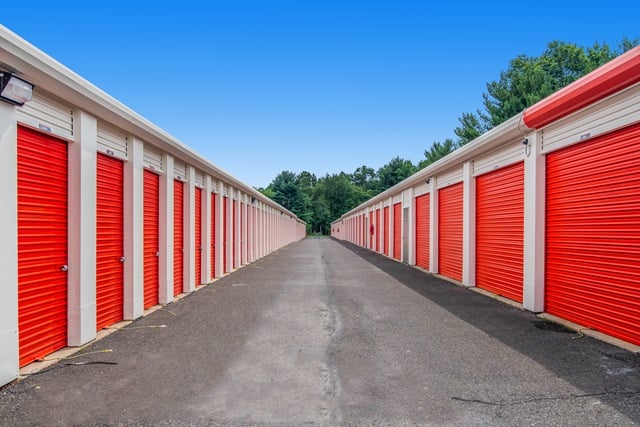 20×10 Public Storage: Garage in Aston, PA 4021 Market Street Aston, Pennsylvania 2