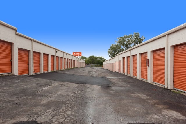 20×10 Public Storage: Self Storage Unit in Omaha, NE 6425 S 86th Street Omaha, Nebraska 2