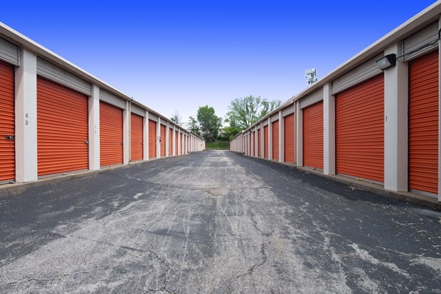 20×10 Public Storage: Garage in Valley Park, MO 831 Meramec Station Road Valley Park, Missouri 2