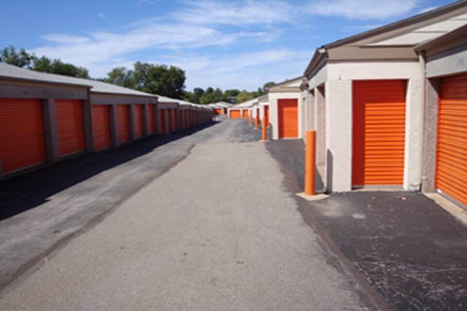 20×10 Public Storage: Parking Lot in Florissant, MO 1795 N US Highway 67 Florissant, Missouri 2