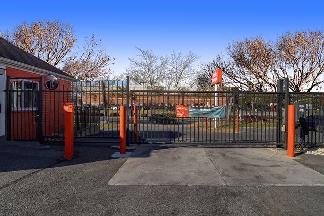 Public Storage  5819 Columbia Pike in Falls Church, VA