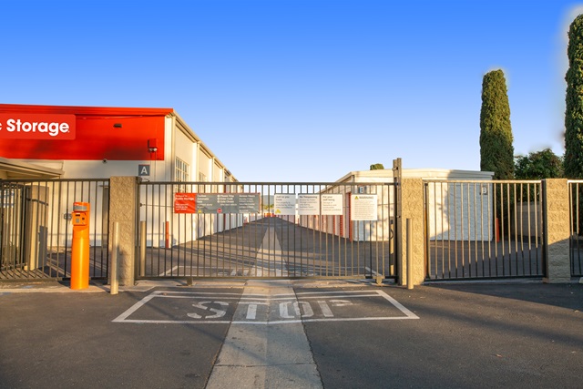 Public Storage  601 N Main Street in Orange, CA