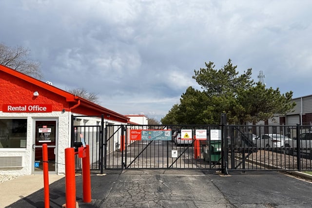 Public Storage  1550 Old Church Road in Streamwood, IL