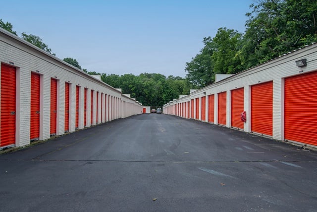 24×16 Public Storage: Garage in Maple Shade, NJ 124 W Rudderow Ave Maple Shade, New Jersey 2