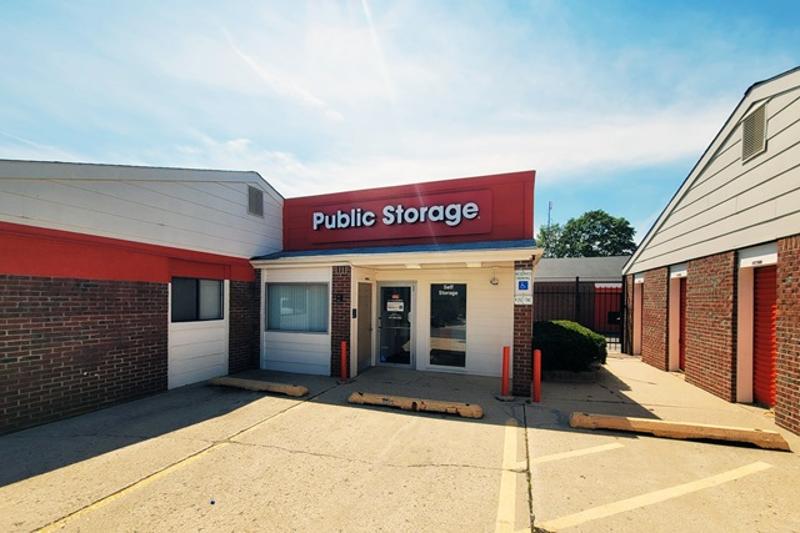 Public Storage at 930 S Roselle Rd, Schaumburg, IL