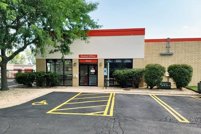 Public Storage at 777 W Wise Rd, Schaumburg, IL
