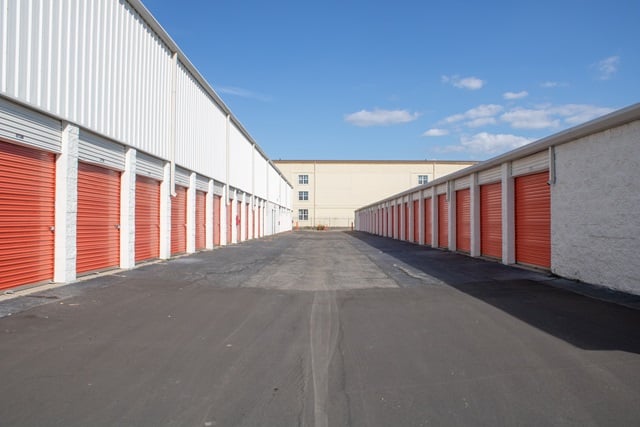 30×10 Public Storage: Garage in Allen Park, MI 3650 Enterprise Drive Allen Park, Michigan 2