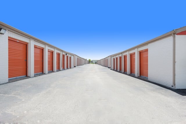 30×10 Public Storage: Garage in Topeka, KS 1850 SW 41st Street Topeka, Kansas 2