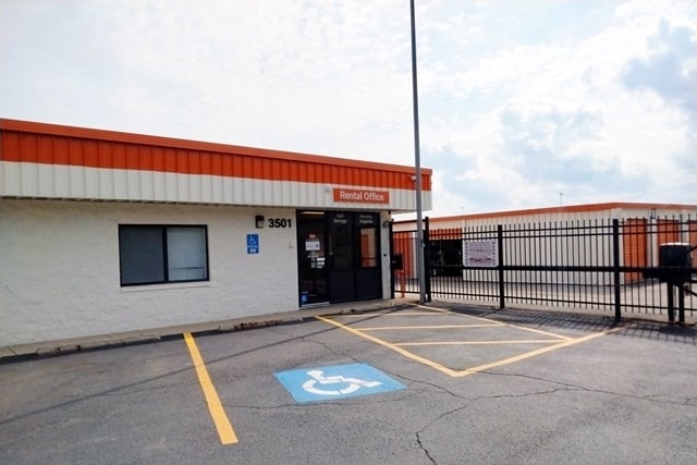 20×10 Parking Lot in Park City, IL 3501 Belvidere Road Park City, Illinois