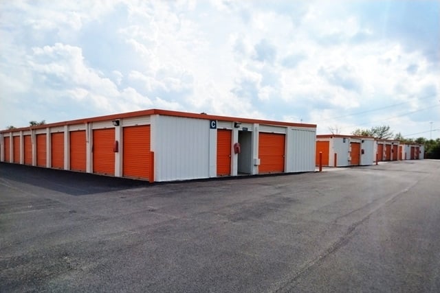 20×10 Parking Lot in Park City, IL 3501 Belvidere Road Park City, Illinois 2