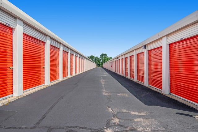 30×10 Public Storage: Garage in Edgewater Park, NJ 4351 Route 130 South Edgewater Park, New Jersey 2