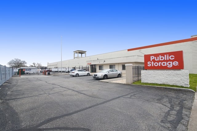 20×10 Public Storage: Parking Lot in Baltimore, MD 4343 York Road Baltimore, Maryland