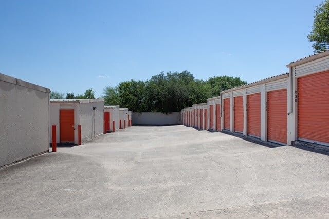 20×10 Public Storage: Garage in San Antonio, TX 13403 Wetmore Road San Antonio, Texas 2