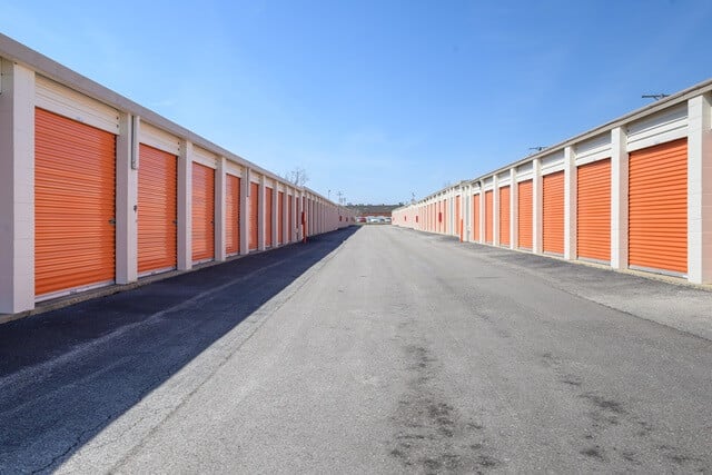 20×10 Self Storage Unit in Bensenville, IL 556 North York Road Bensenville, Illinois 2