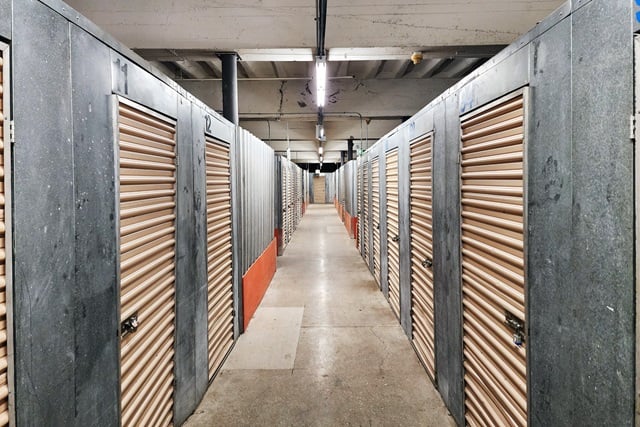 Public Storage in Chicago, IL  1512 West Jarvis Ave 2