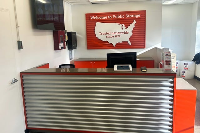 Public Storage in Chicago, IL  1512 West Jarvis Ave 3