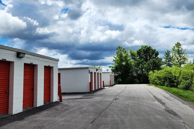 18×10 Public Storage: Garage in Indianapolis, IN 5151 Pike Plaza Indianapolis, Indiana 2