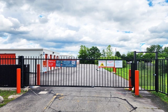 Public Storage  5151 Pike Plaza in Indianapolis, IN