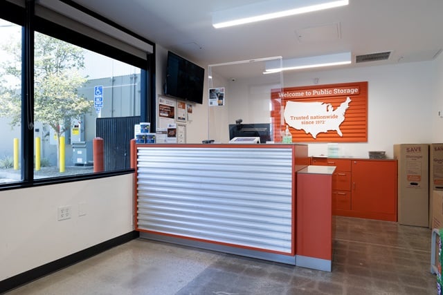 20×10 Self Storage Unit in Los Angeles, CA 2300 Purdue Ave Los Angeles, California 3