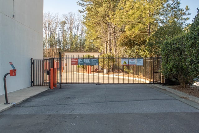 Public Storage  6921 Glenwood Ave in Raleigh, NC