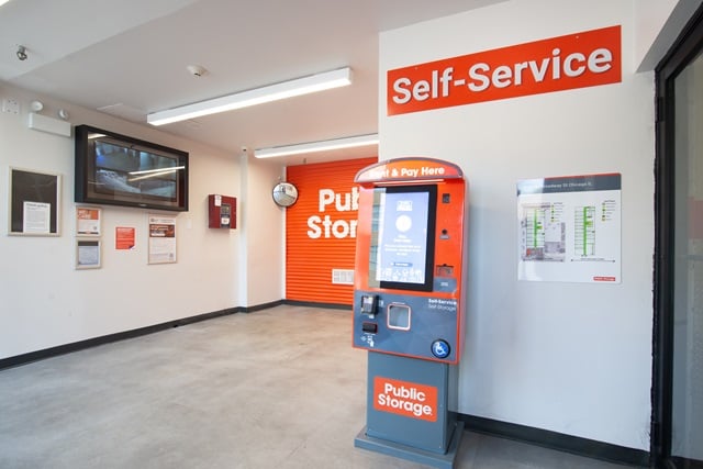 Public Storage in Chicago, IL  5733 North Broadway St 3