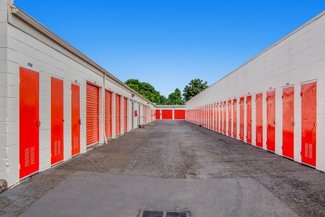 10×20 Public Storage: Parking Lot in Gresham, OR 2190 NW Burnside Rd Gresham, Oregon 2