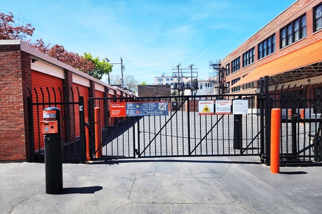 Public Storage  2101 W Howard Street in Evanston, IL