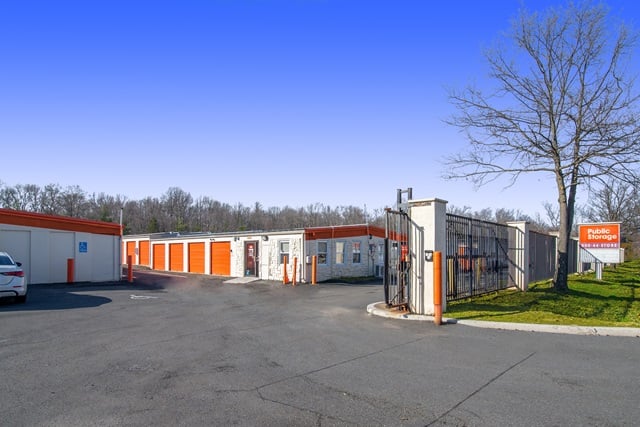 20×10 Public Storage: Garage in Monmouth Junction, NJ 3825 US Highway 1 Monmouth Junction, New Jersey