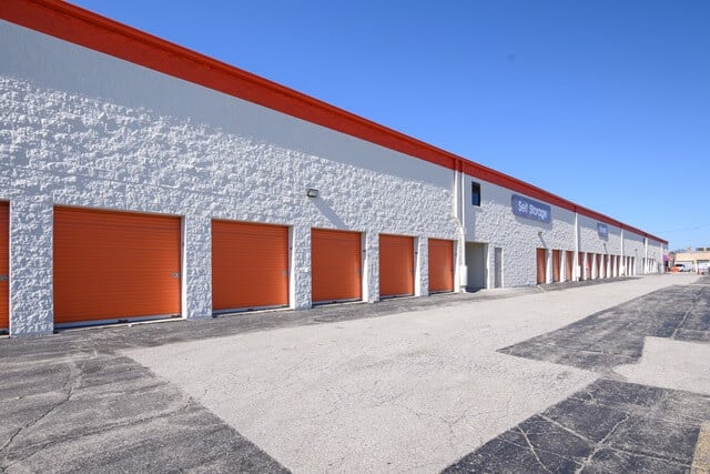 30×10 Garage in Chicago, IL 5778 N Northwest Hwy Chicago, Illinois 2
