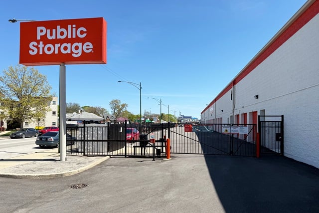 Public Storage  5778 N Northwest Hwy in Chicago, IL