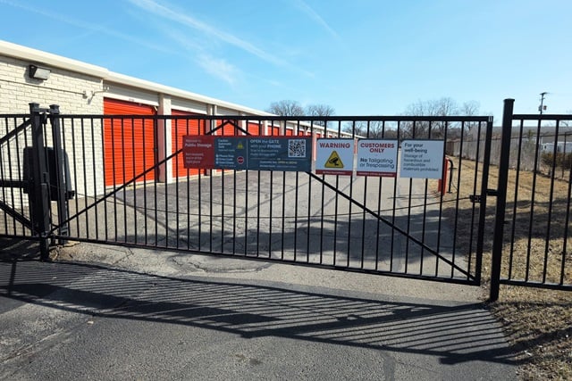 Public Storage  29250 John R. Road in Madison Heights, MI
