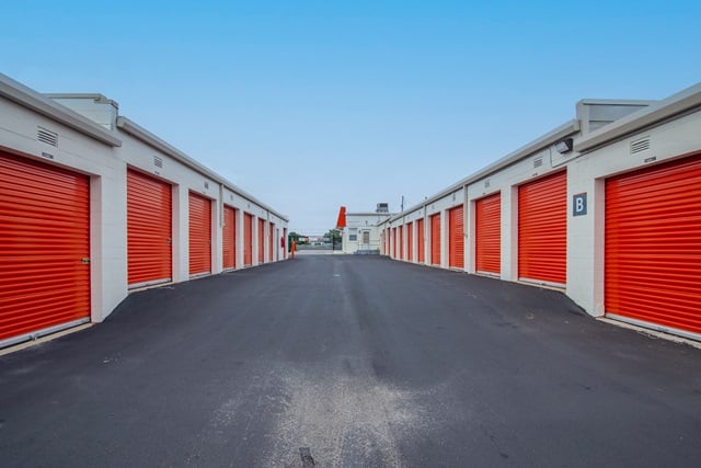 20×10 Public Storage: Garage in New Castle, DE 425 New Churchmans Road New Castle, Delaware 2