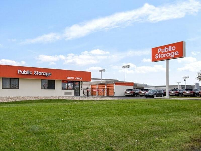 Public Storage at 1385 E Dundee Rd, Palatine, IL