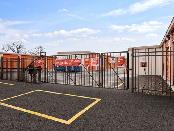 Public Storage  1385 E Dundee Road in Palatine, IL