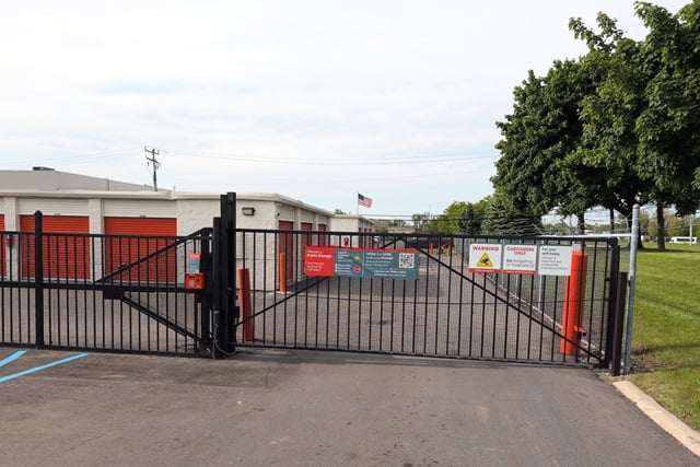 Public Storage  35800 Mound Road in Sterling Heights, MI