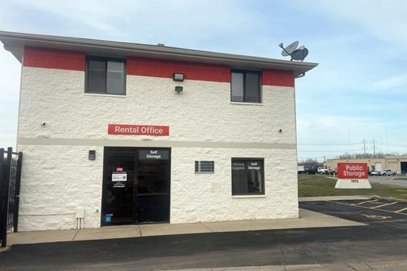 Public Storage at 1940 N Woodlawn Ave, Griffith, IN