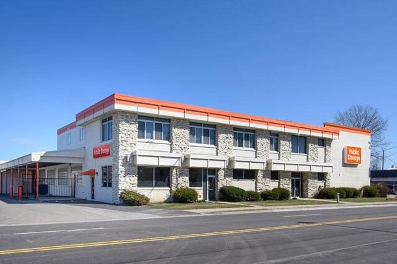 Public Storage at 708 Central Rd, Mount Prospect, IL