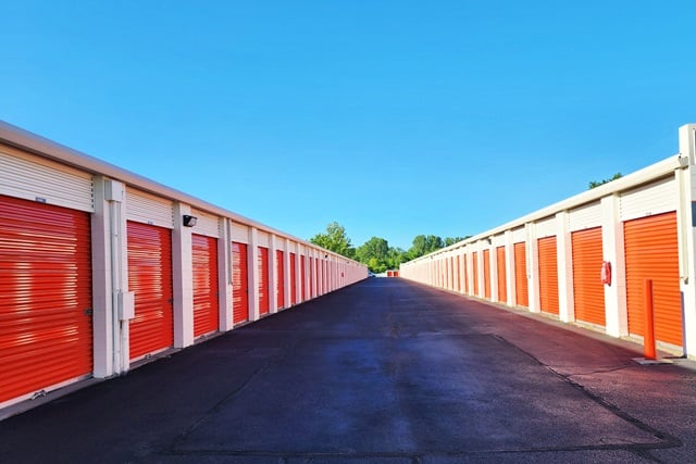 20×10 Public Storage: Garage in Indianapolis, IN 7435 Rockville Road Indianapolis, Indiana 2