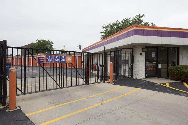 Public Storage at 2401 Lois Dr, Rolling Meadows, IL