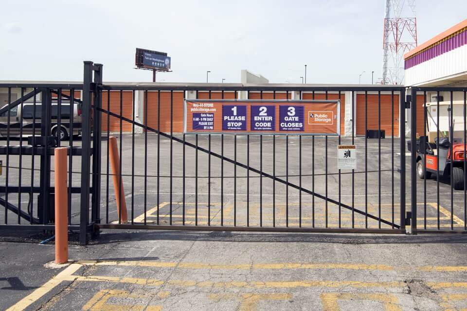 Public Storage  8550 West 83rd Street in Hickory Hills, IL