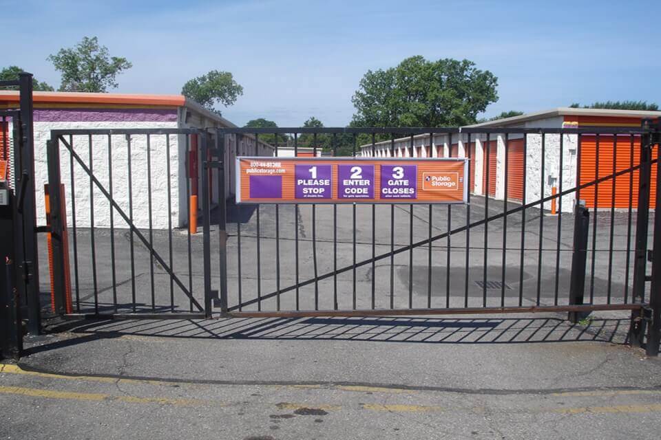 Public Storage  24305 Mound Road in Warren, MI