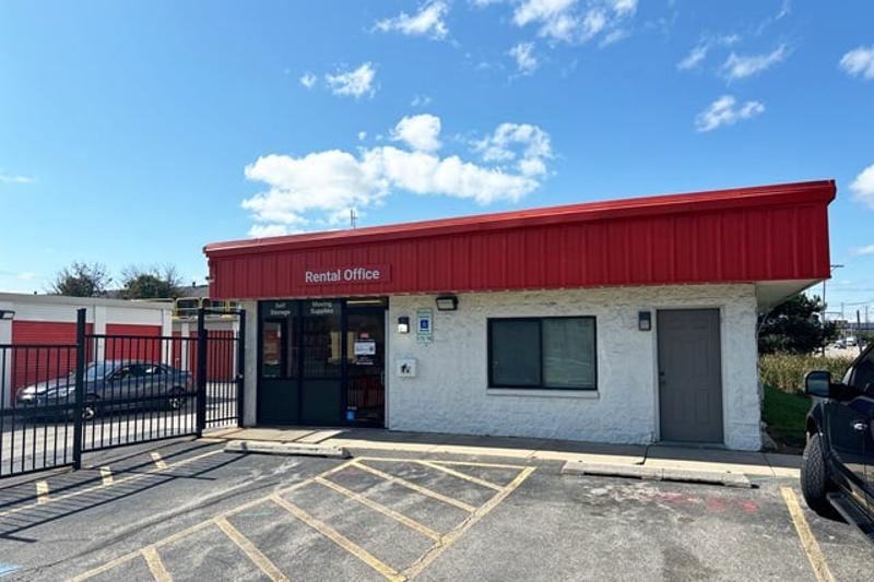 Public Storage at 2901 W Touhy Ave, Elk Grove Village, IL